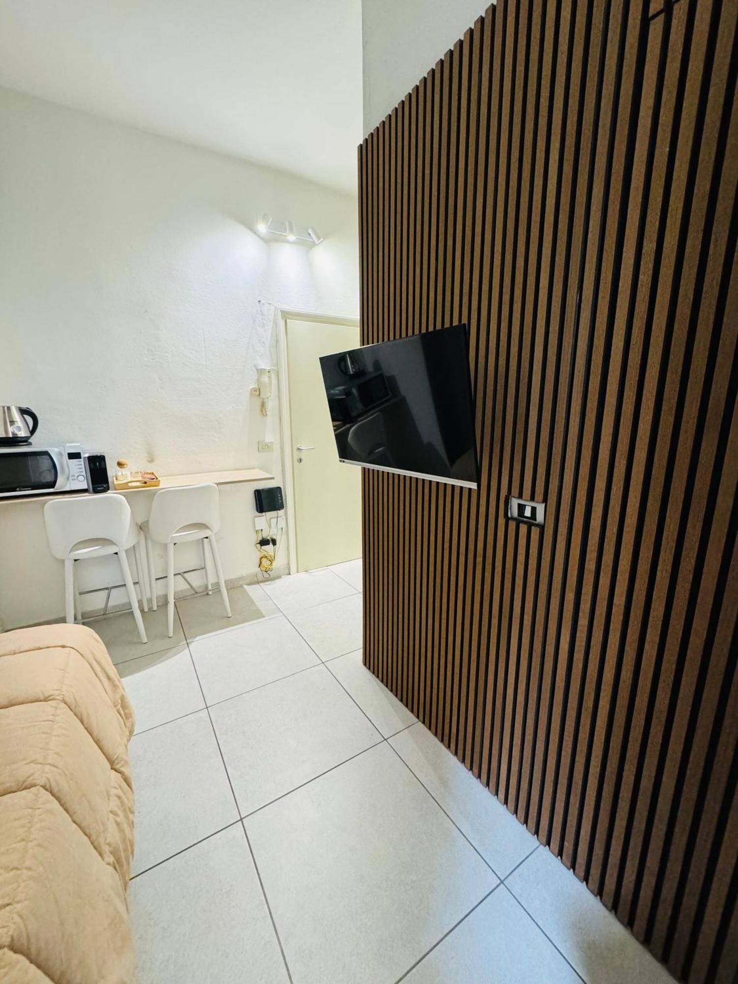 Tiny & Cosy Studio Flat In 코모 외부 사진